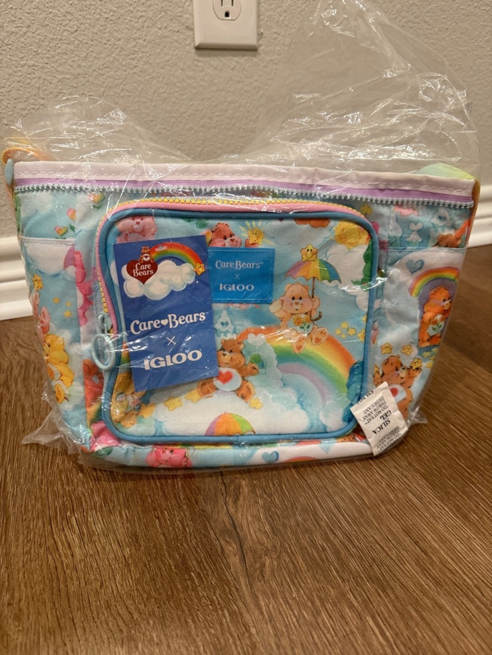 NWT Igloo X The Care Bears Clouds Square Lunch Bag 9 Can - Picture 3 of 5